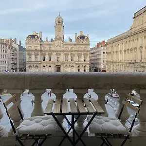 Appartement Grand Balcon Place Des Terreaux, Lyon